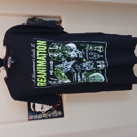 TRICKZ N TREAT XXL  SHORT-SLEEVED TSHIRT WITH GREEN" NECROMANCERS GUIDE"GRAPHICS - Picture 7 of 9